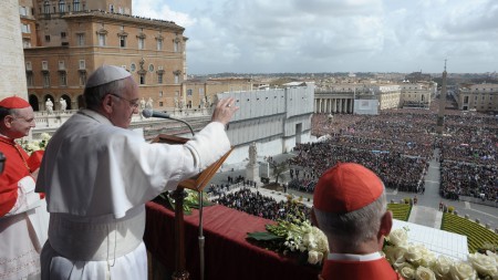 Papa Francisco concede Bênção Urbi et Orbi e lança apelo pela paz 